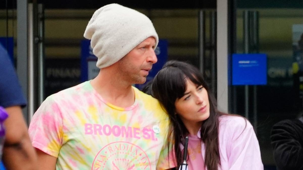 Chris Martin és Dakota Johnson folytatják kapcsolatukat – Itt vannak az újabb részletek!