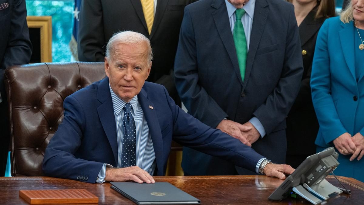 Joe Biden megható búcsúbeszéde: "Trump meghajolt Putyin előtt