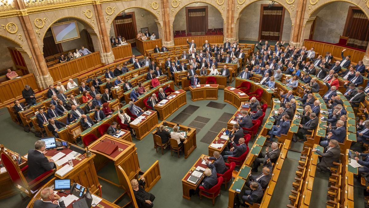 A Parlament képviselői milliárdokat fordítanak irodákra és albérletekre