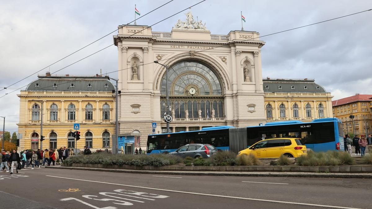 A káosz csúcspontja: vonatok sem indulnak a Keletinél kedden reggel