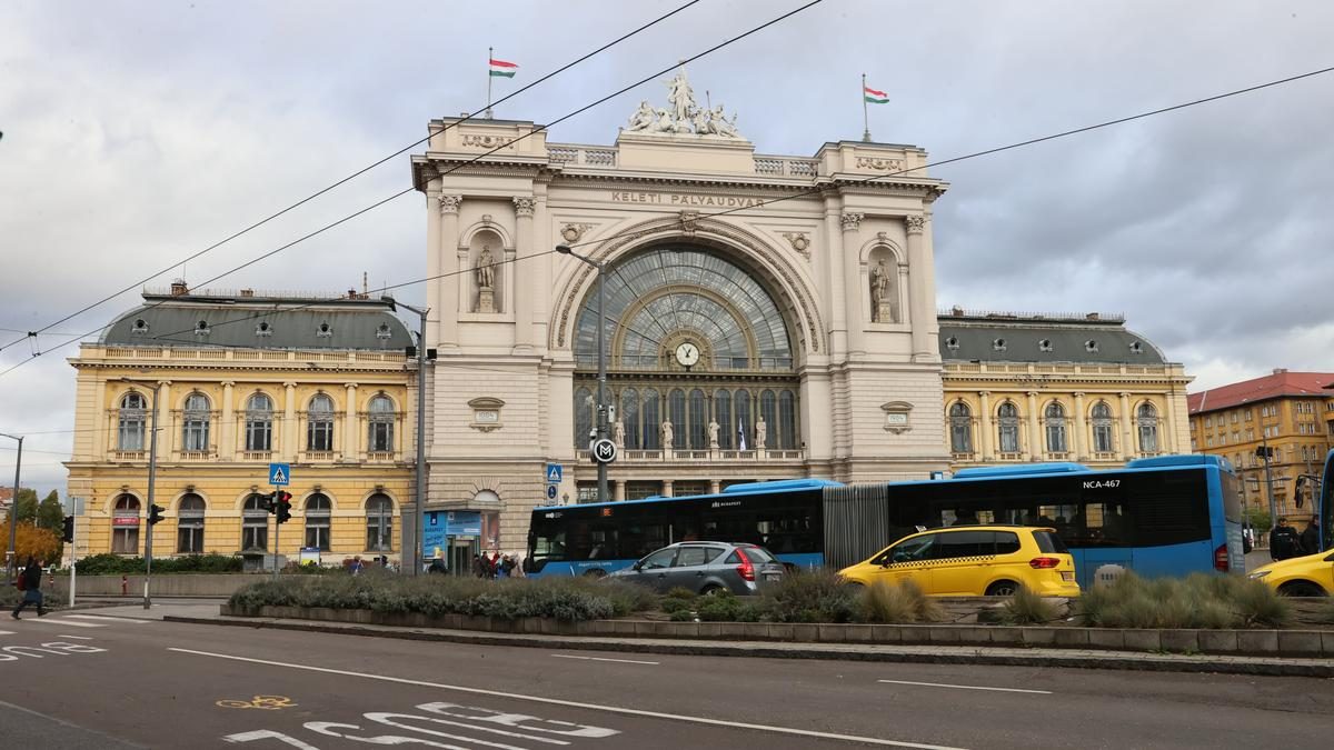 A helyreállított Keleti pályaudvar és Lázár János visszatérése: friss hírek a fővárosból.