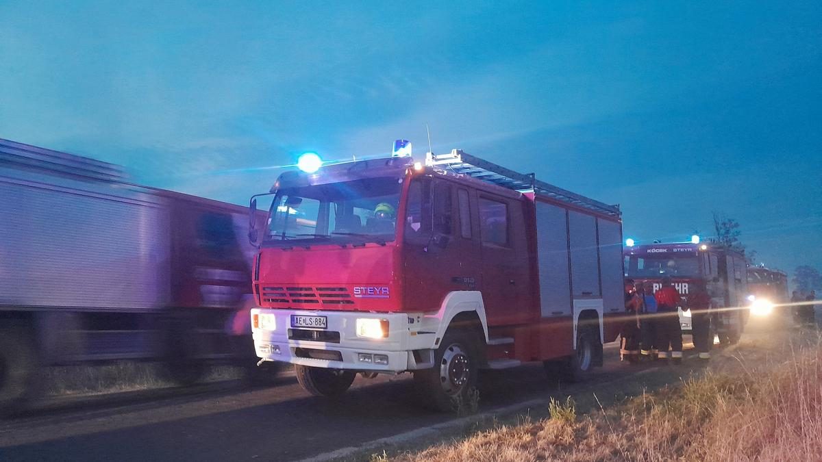 A hős tűzoltók küzdelme a pokoli lángok ellen: Vas vármegyében 250 tűzoltó harcol a tűzoltó segítésén – videó, fotók