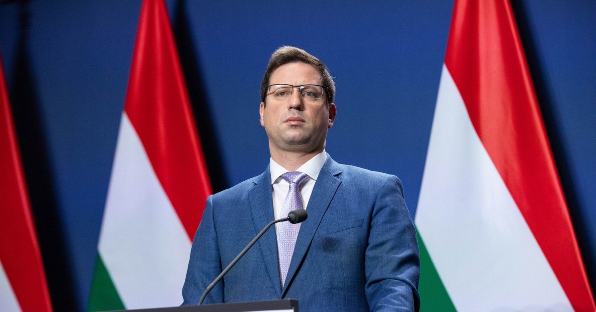 Gulyás Gergely cáfolja: Nem terveztek menekülttábort Vitnyéden