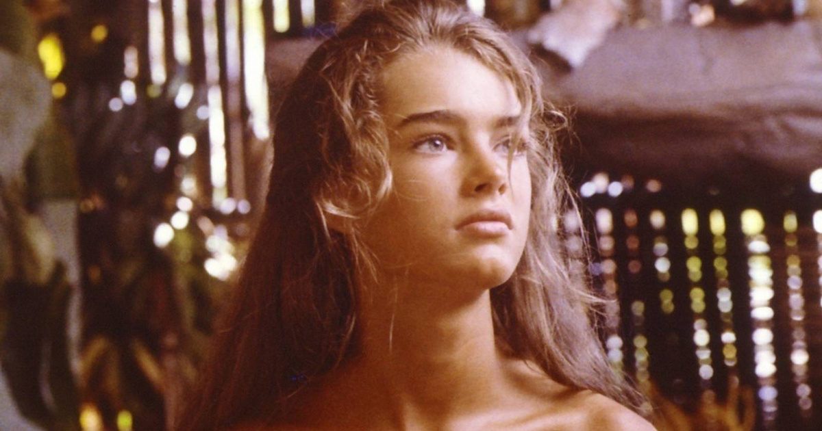 Brooke Shields bátor lépése: 59 évesen melltartó nélkül a címlapon