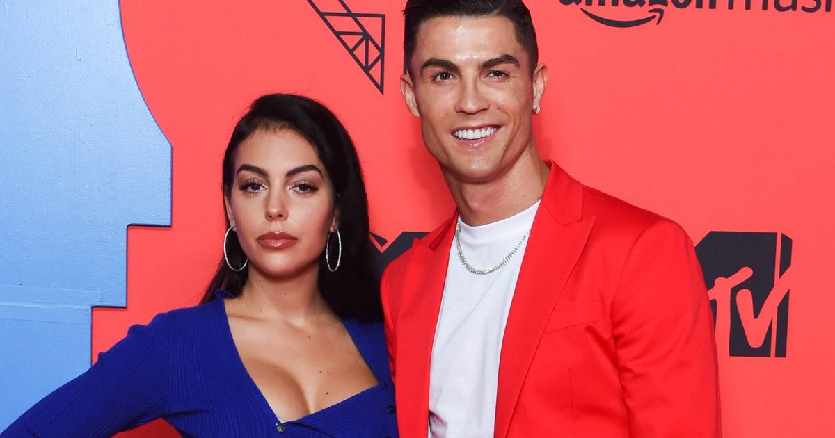 Cristiano Ronaldo barátnője megragadta a bikinis fenekét: a meghökkentő fotót nem hagyhatja ki