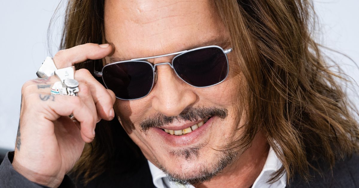 Johnny Depp fiatalító hatású új fogsora: lenyűgöző átalakulás 61 éves korában