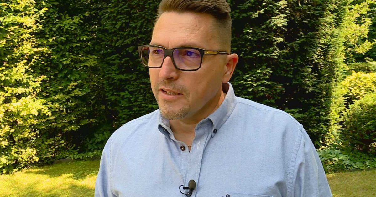 Ákos büszke apaként szurkolt az elképesztően hasonló fiával a focimeccsen