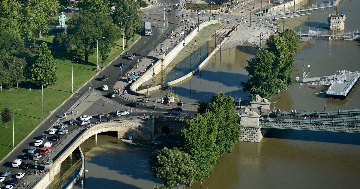 Az előrejelzett árhullám hatására szigorították a korlátozásokat