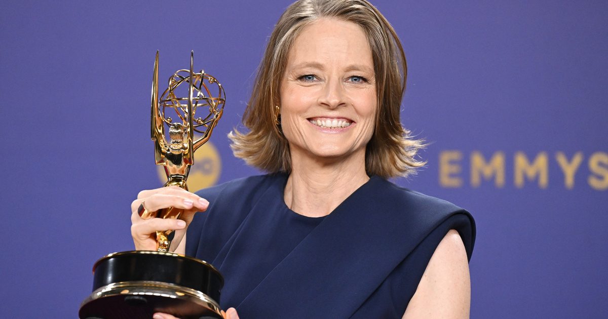 Jodie Foster és felesége együtt ragyogtak az Emmy-gála vörös szőnyegén