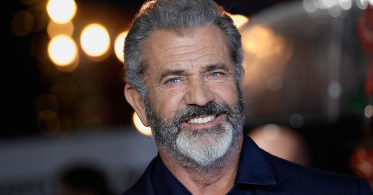 Mel Gibson büszkén mutatja 14 éves lánya és 7 éves fia mellett: Luciával a vörös szőnyegen