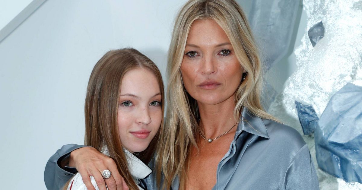 Kate Moss lánya merész ruhában: Lila nem riadt vissza a provokatív stílustól