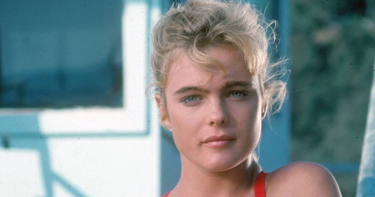 Erika Eleniak: A Baywatch ikon szexis lánya