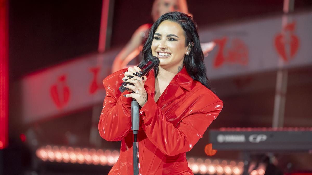 Bebakancsolt boldogság: Demi Lovato gólyahírt osztott meg a rajongóival