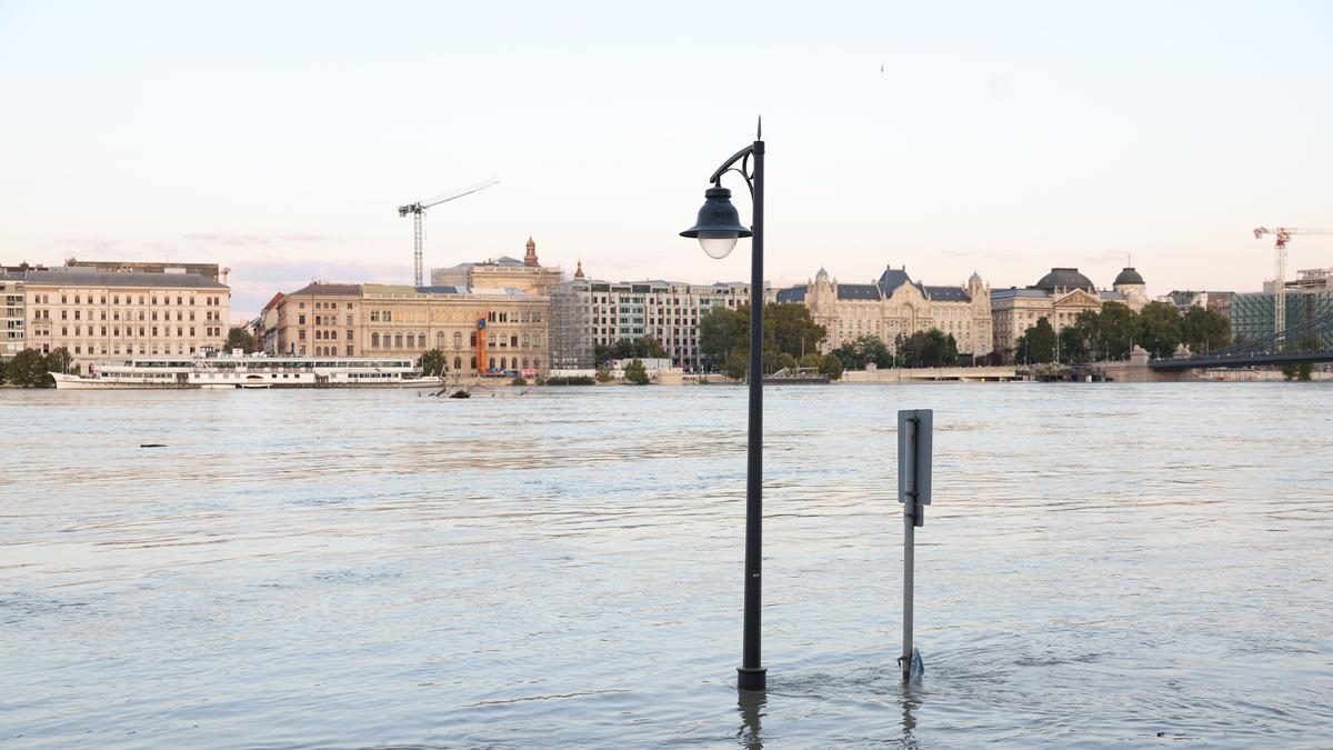 Budapesti kórház árvízi kényszermozgatása: 30+ beteg evakuálása a rendkívüli éjszakán