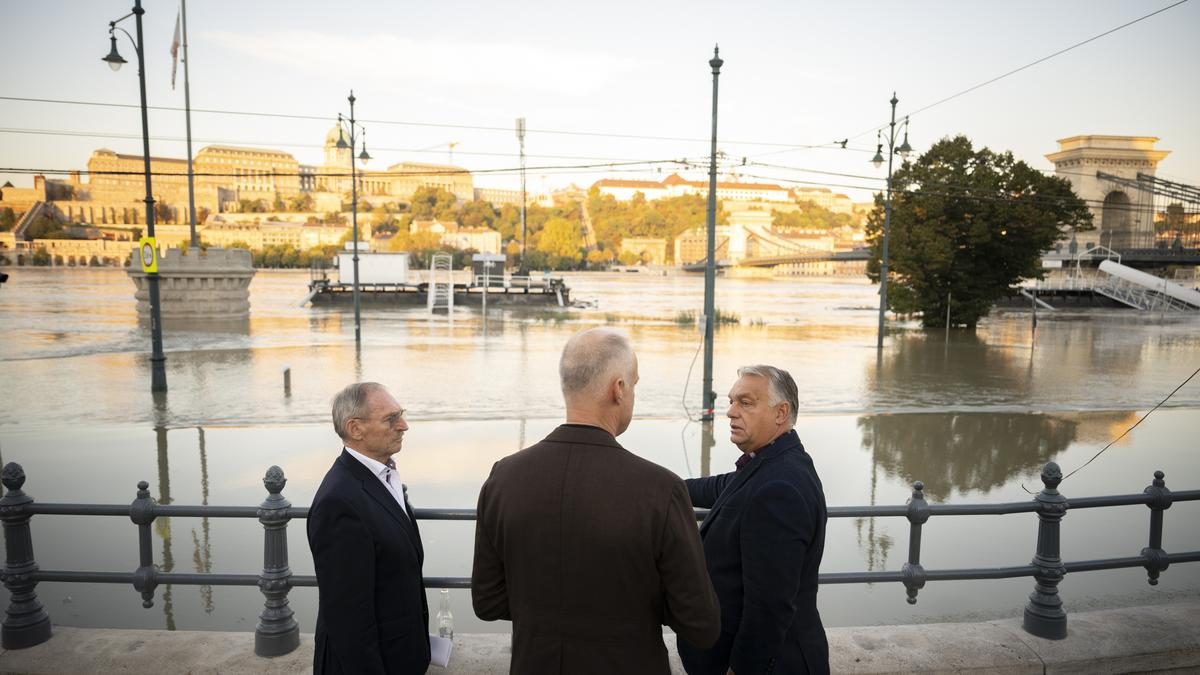 A nehézségben egyesülve: Orbán Viktor friss helyzetjelentése az árvízi védekezésről