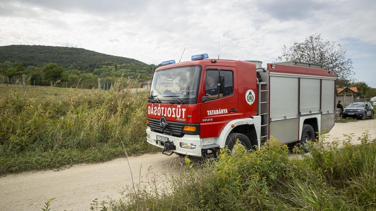 A hőseink a lángok között: 70 tűzoltó harcol Tolna vármegyében