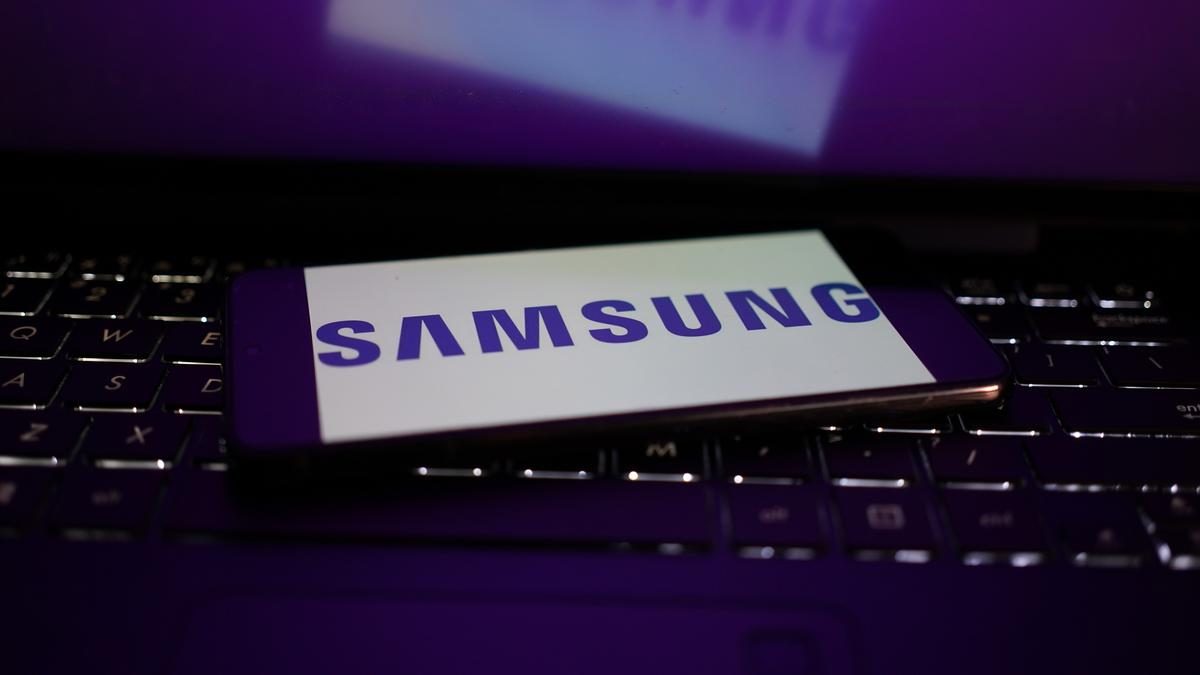 A Samsung forradalmasítja a mobiltechnológiát: feltekerhető mobilok a közeljövőben