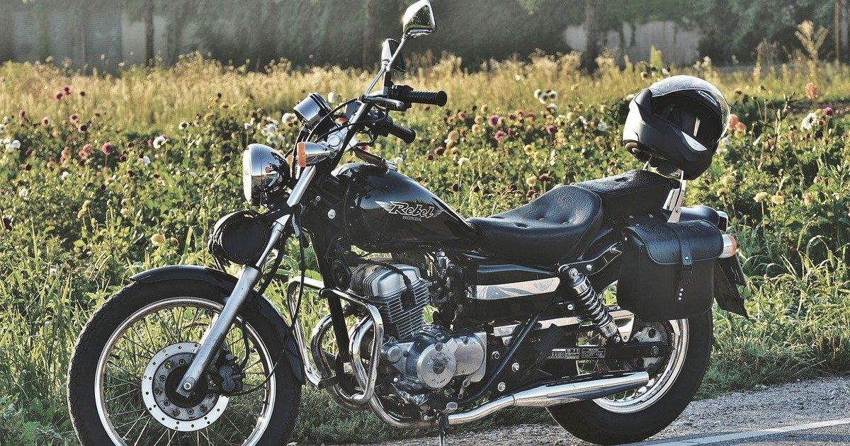 Új szabályozás a motorosoknak: kötelező védőfelszerelések bővítése