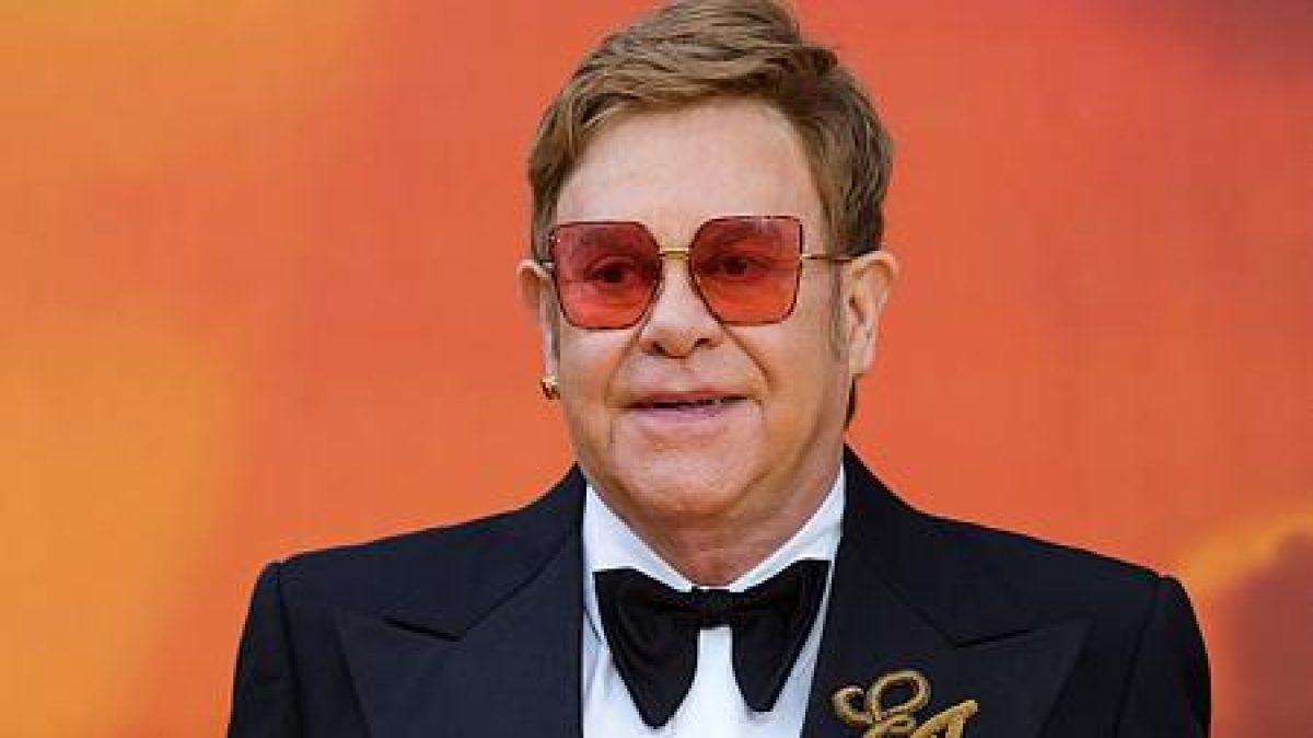 Elton John súlyos szemfertőzést kapott és látáskárosult lett