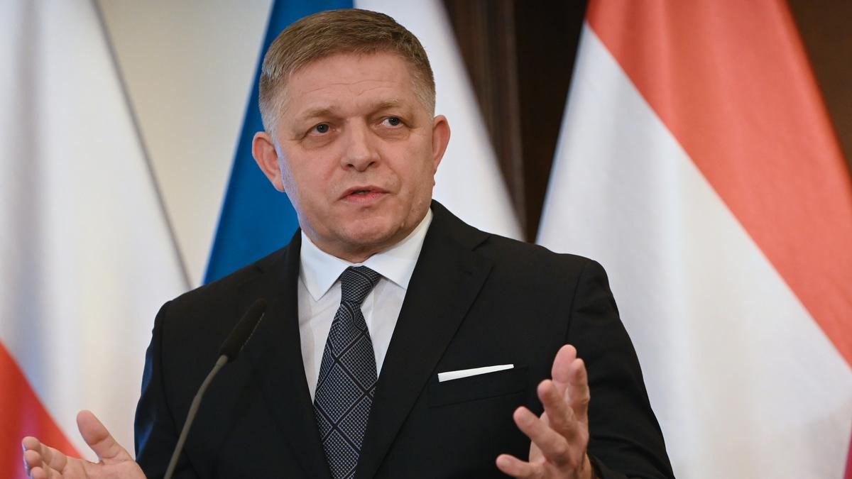 Robert Fico nehéz visszatérése: Az áprilisi merénylet helyszínére tér vissza