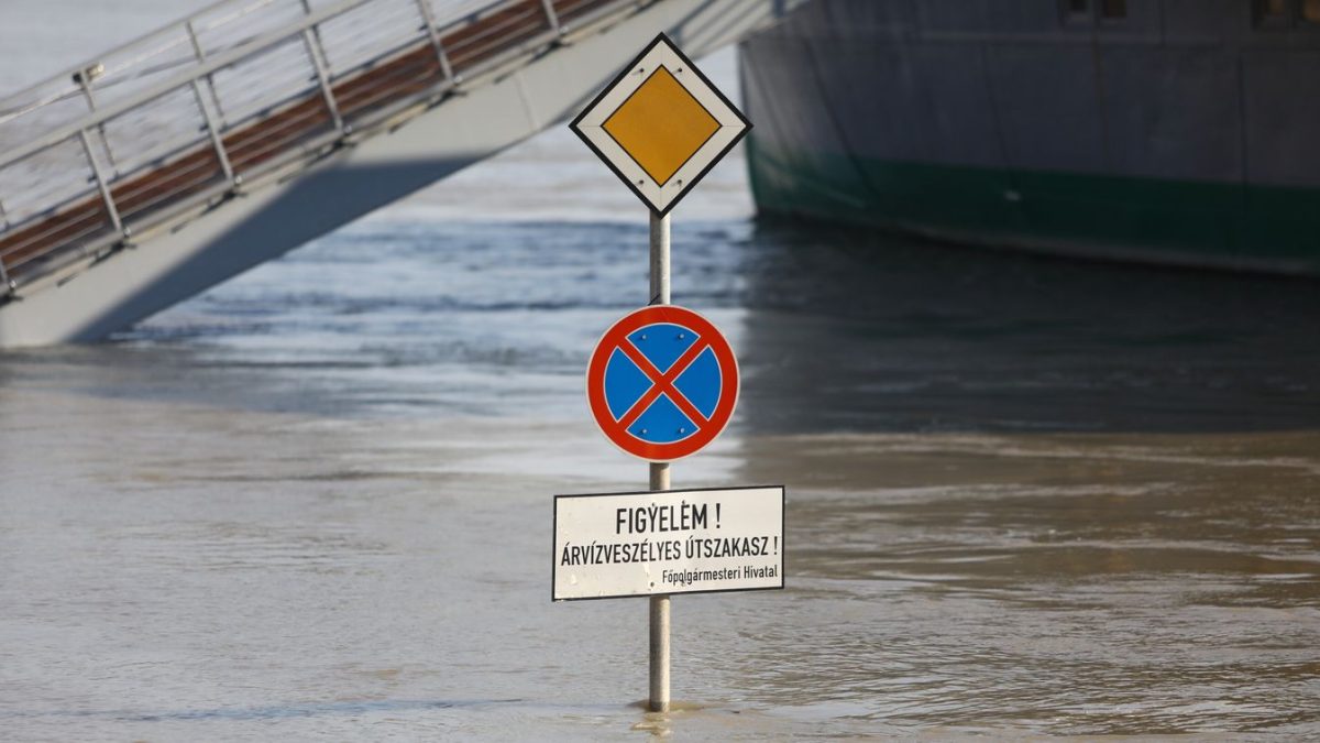 Budapesti árvízkatasztrófa: Szívszorító előtte-utána képek a pusztításról