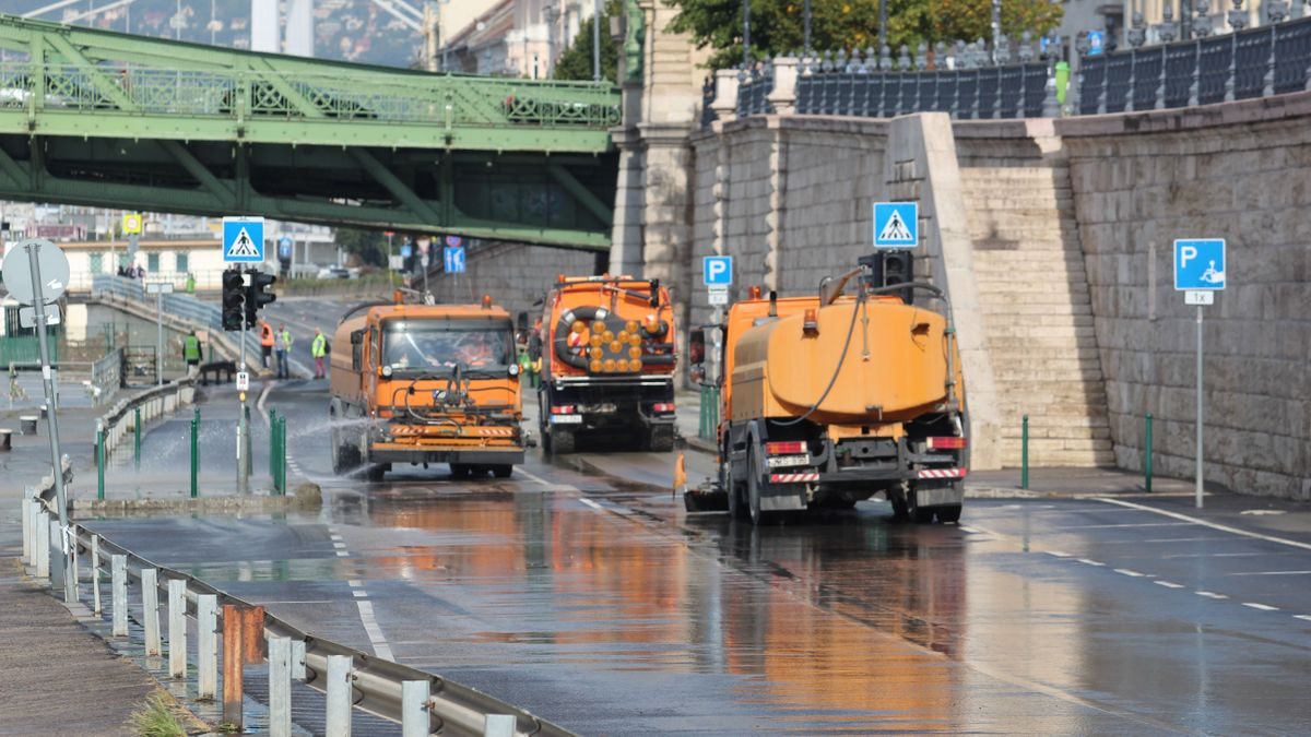 Duna hordalékát eltávolító munka a Pesti alsó rakparton - Fotókkal