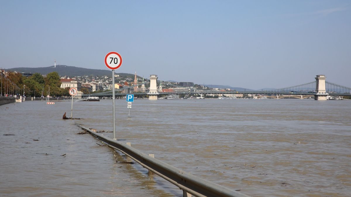 A Duna áradása: Budapesten zajlik, a vízszint Mohácsnál várhatóan tetőzik szerdán