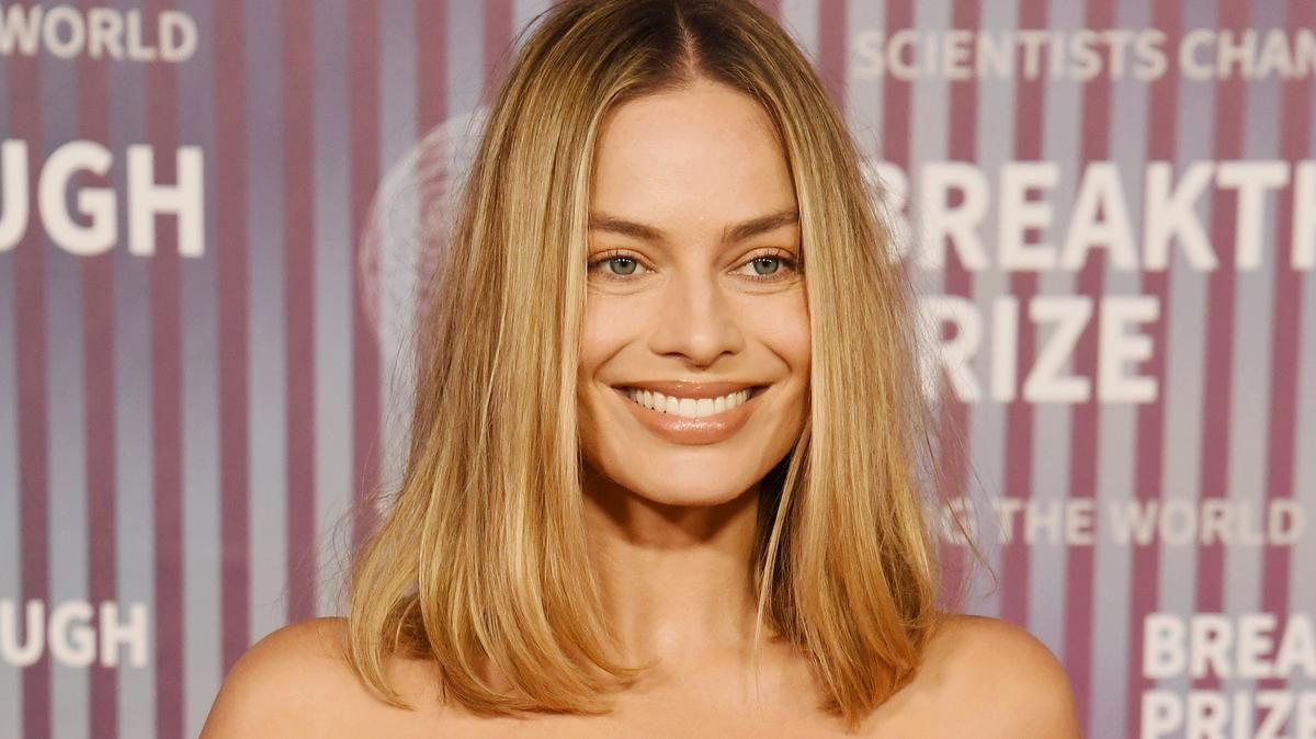 Margot Robbie csodálatosan mutatta meg terhes pocakját a vörös szőnyegen: stílusos és lenyűgöző fotók