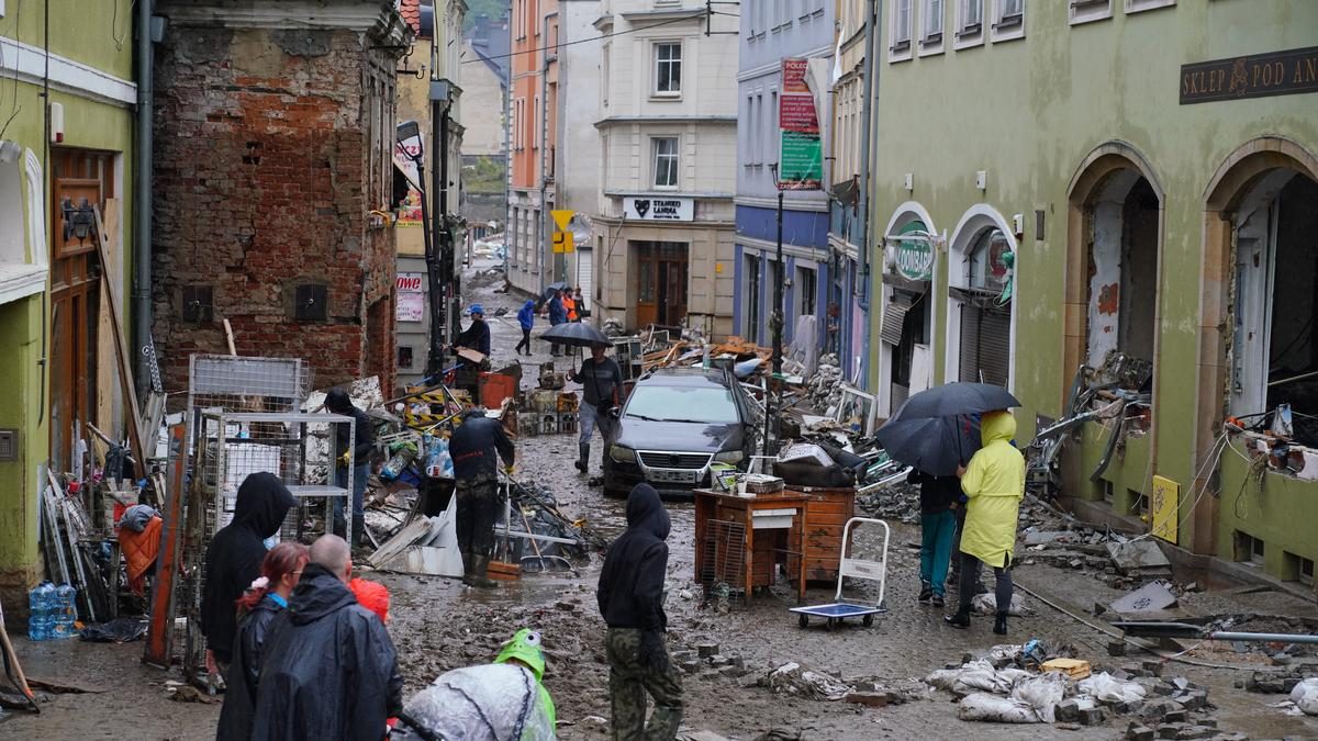 Vészjósló árvíz pusztítás Közép-Európában: halálos áldozatok, evakuálások és súlyos károk