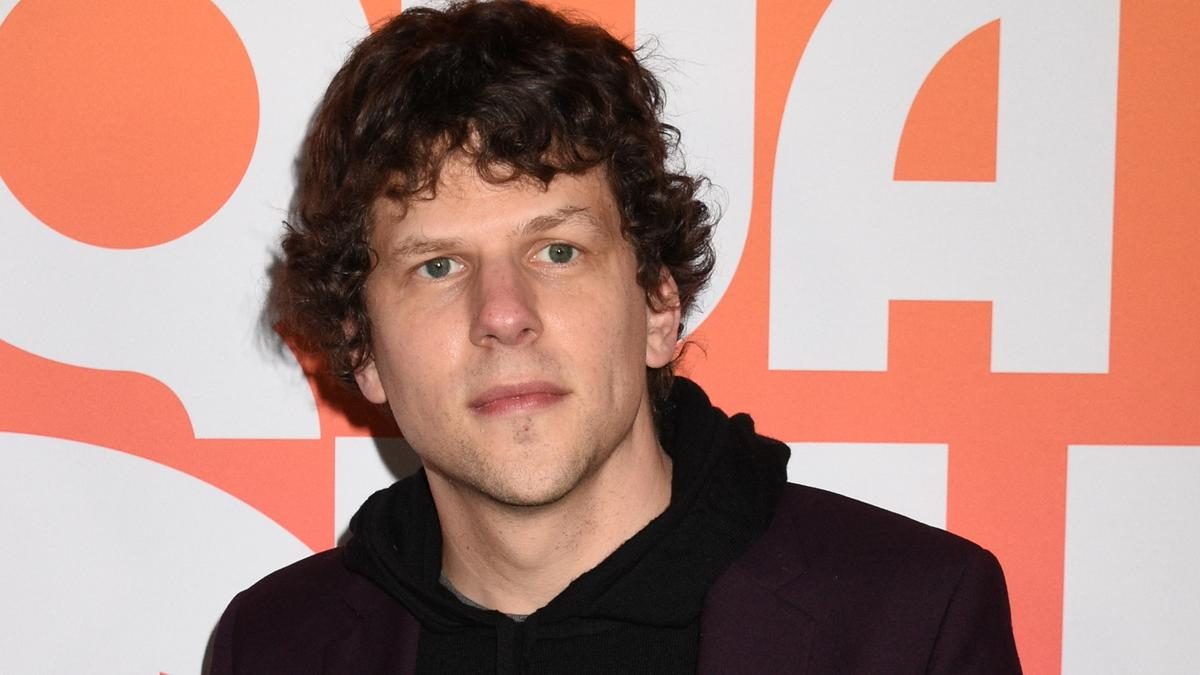 Jesse Eisenberg lenyűgöző élményekkel tért vissza a Terror Háza kapujából