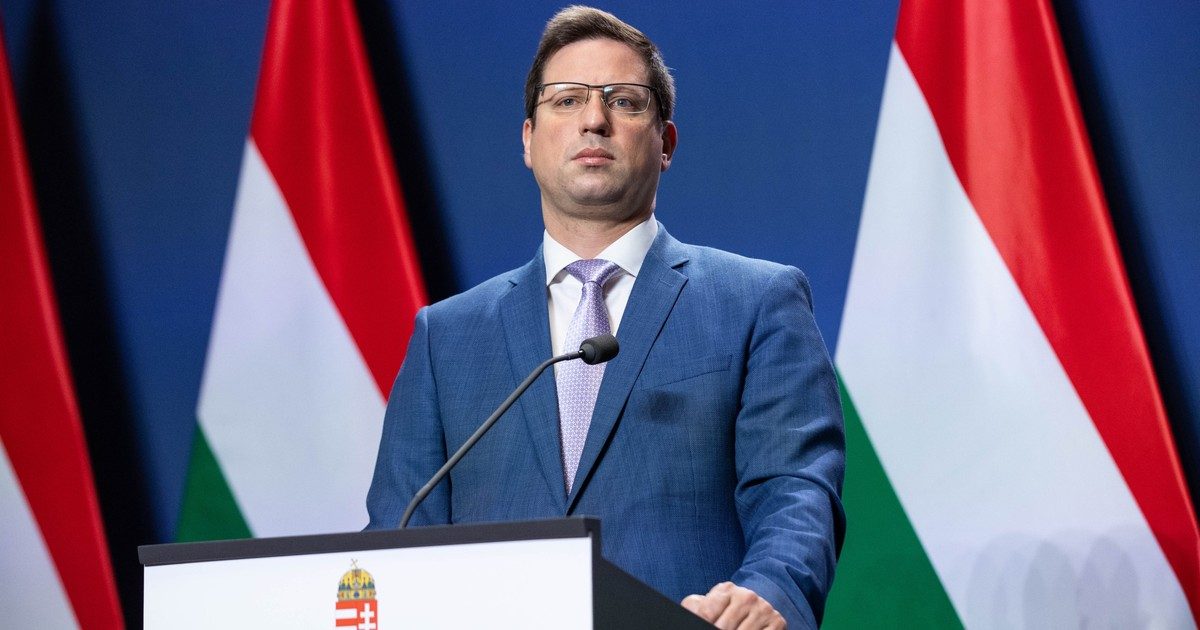 Gulyás Gergely kiállt Orbán Balázs mellett, miközben bírálta Magyar Pétert és Gyurcsány Ferencet