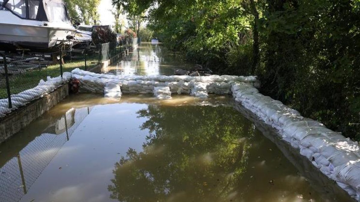 Vadőrre támadt tiltott helyen motorozó fiatal a Ráckevén