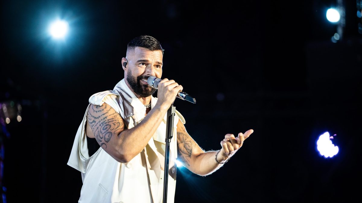 Az énekes sikeresen segít az árvízvédelemben: Ricky Martin a közösségért küzd