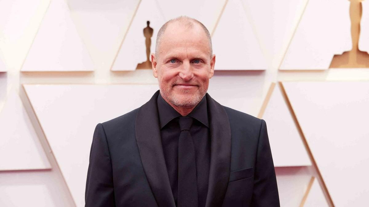 A Király utca meglepetése: Woody Harrelson vicces pillanatai a kamerák előtt