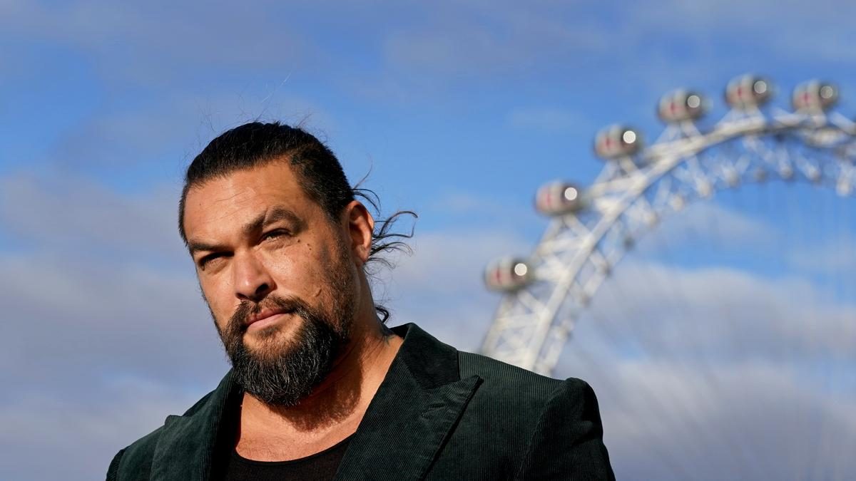 A Megdöbbentő Átváltozás: Jason Momoa legújabb filmjének első előzetese