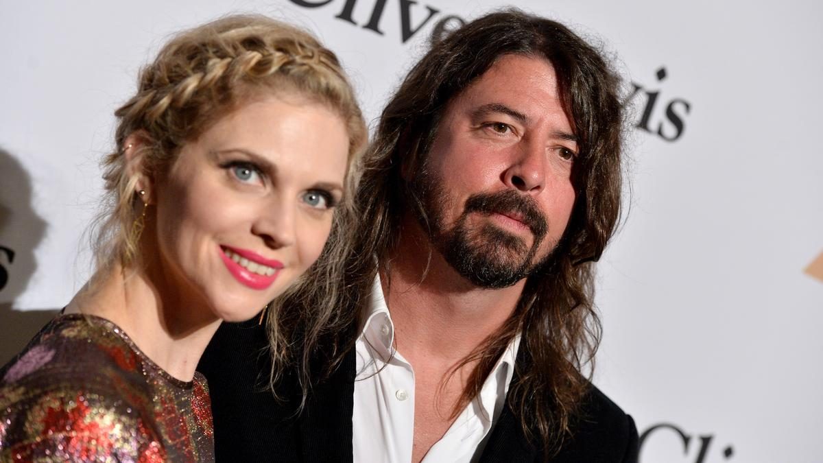 Botrány a Foo Fighters háza táján: Frontember viszonyból született gyermekről vallott