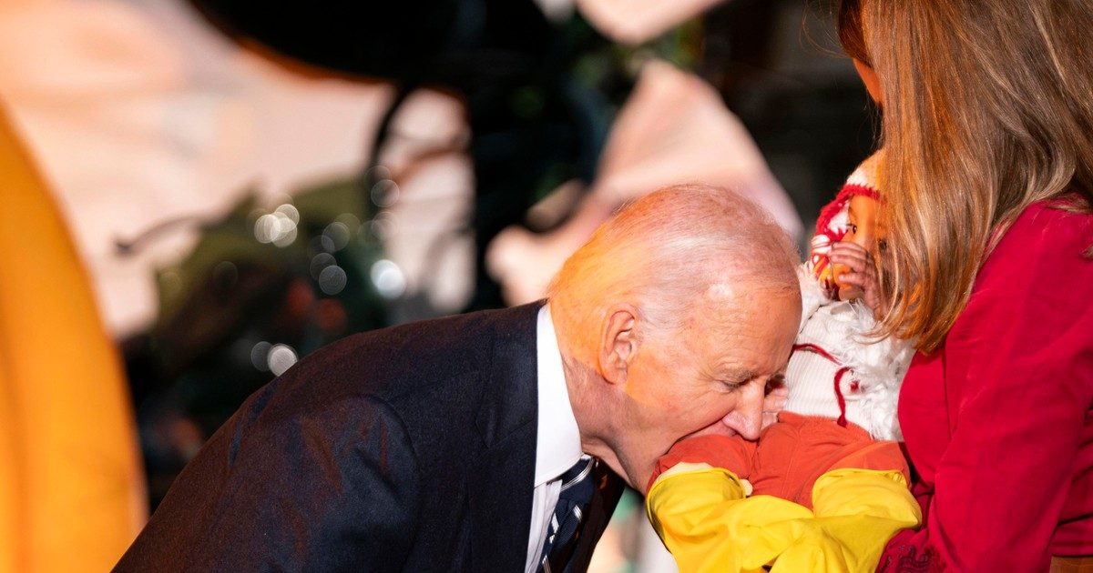 Joe Biden, az Egyesült Államok elnöke három babát megharapott - fotógaléria