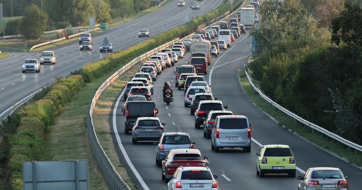 Súlyos baleset okozta 17 km-es dugó az M0-son