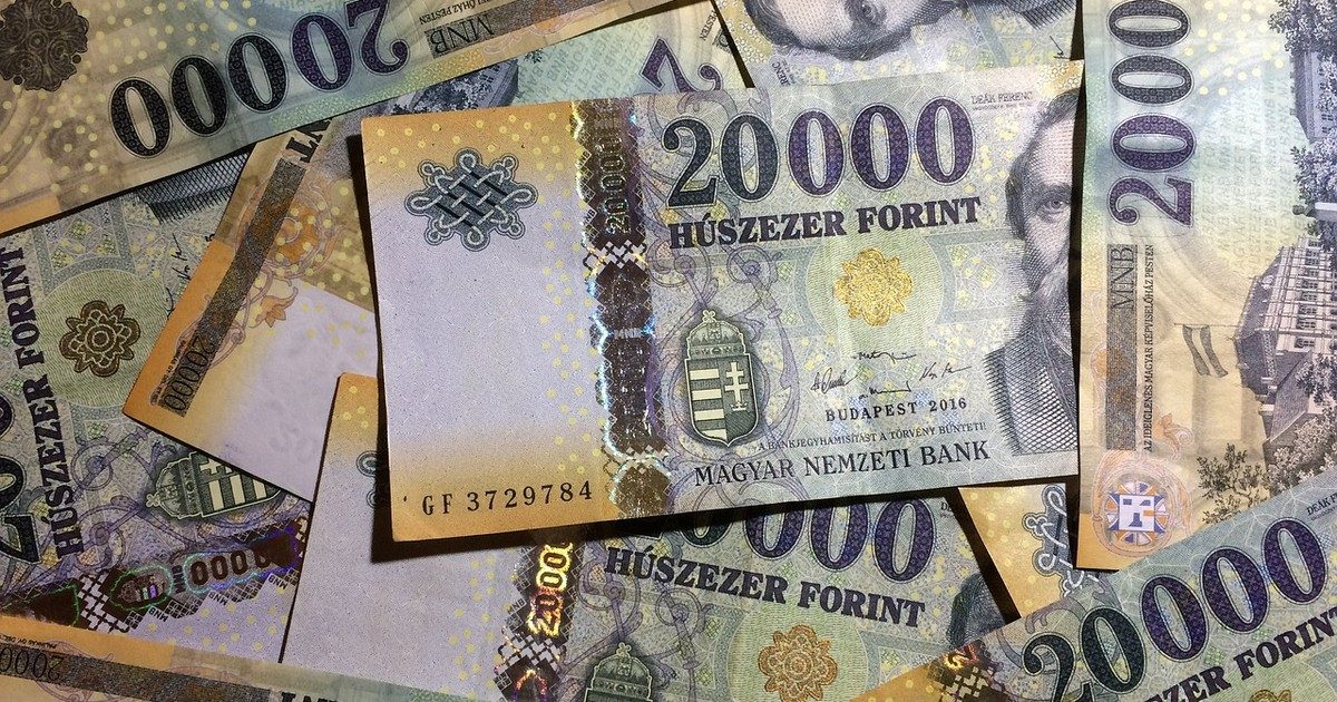 A "Forint zuhanása: 405 felett az euró