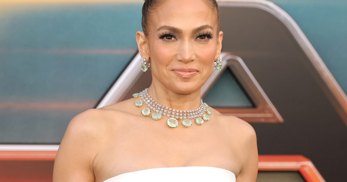 Jennifer Lopez 55 évesen is ragyogóan néz ki – Íme az olcsó trükk, amivel ezt elérheted te is!