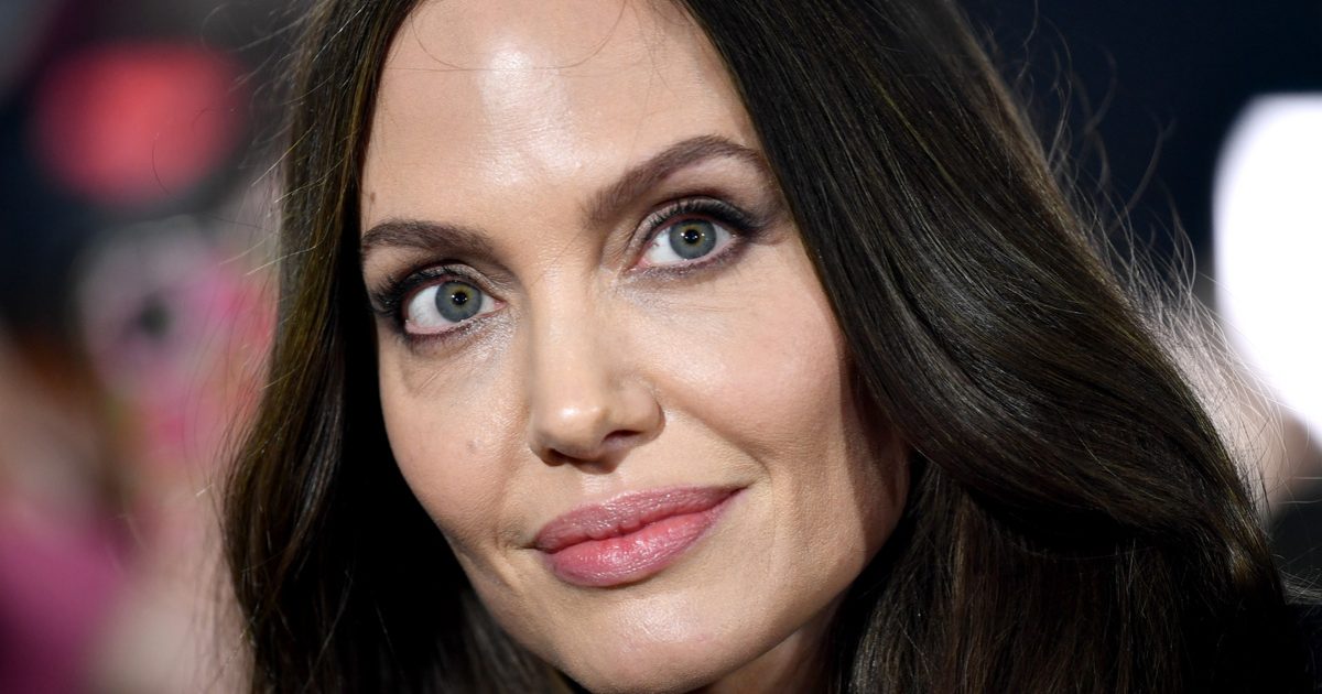 Angelina Jolie és fiatalabb párja titokzatos bezártságban a szállodai lakosztályban: a férfit sokáig rejtve tartották a nyilvánosság elől