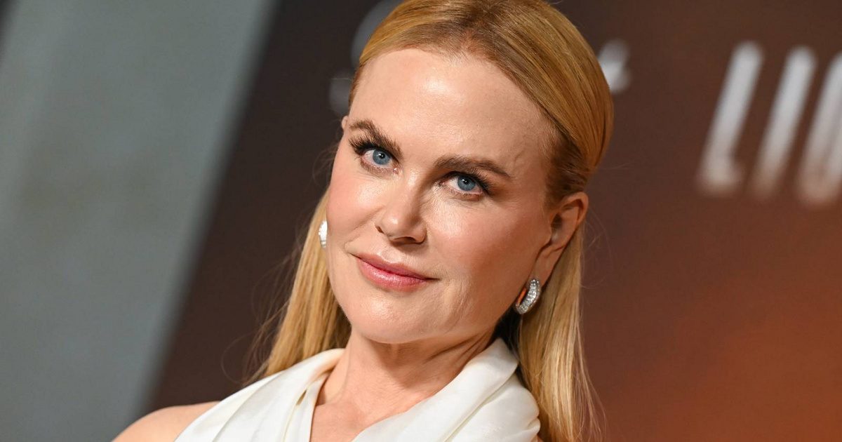 Az 57 éves Nicole Kidman nem vett melltartót a ruhája alá: villogtak a vakuk, amikor a vörös szőnyegre lépett