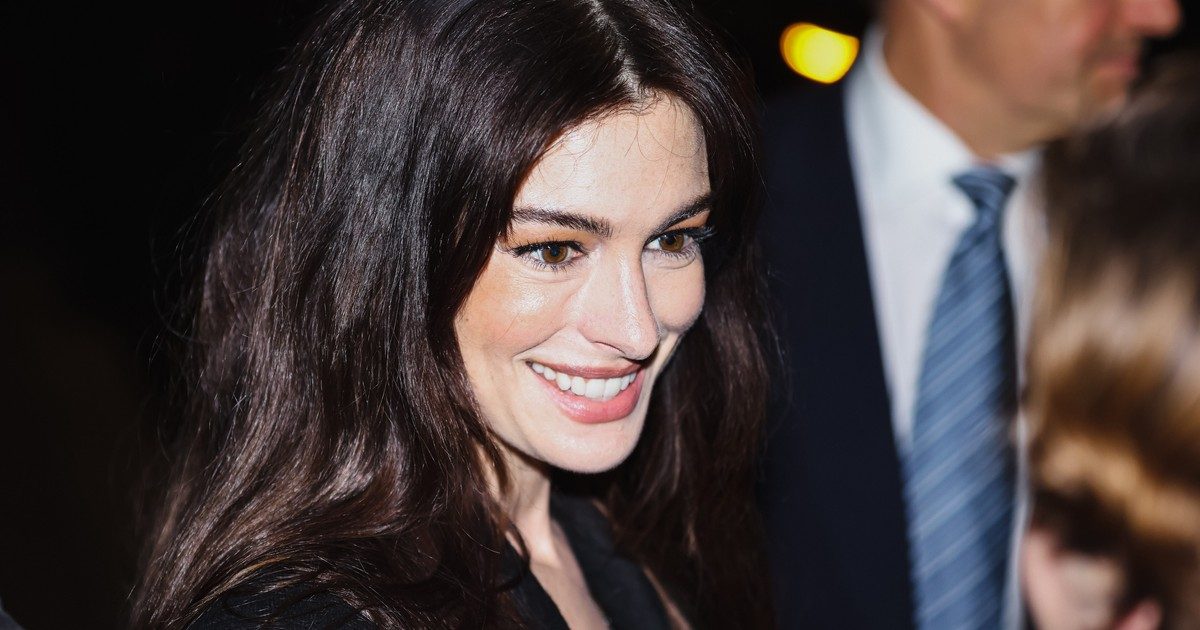 Anne Hathaway bocsánatot kért: a kínos videó megosztása után