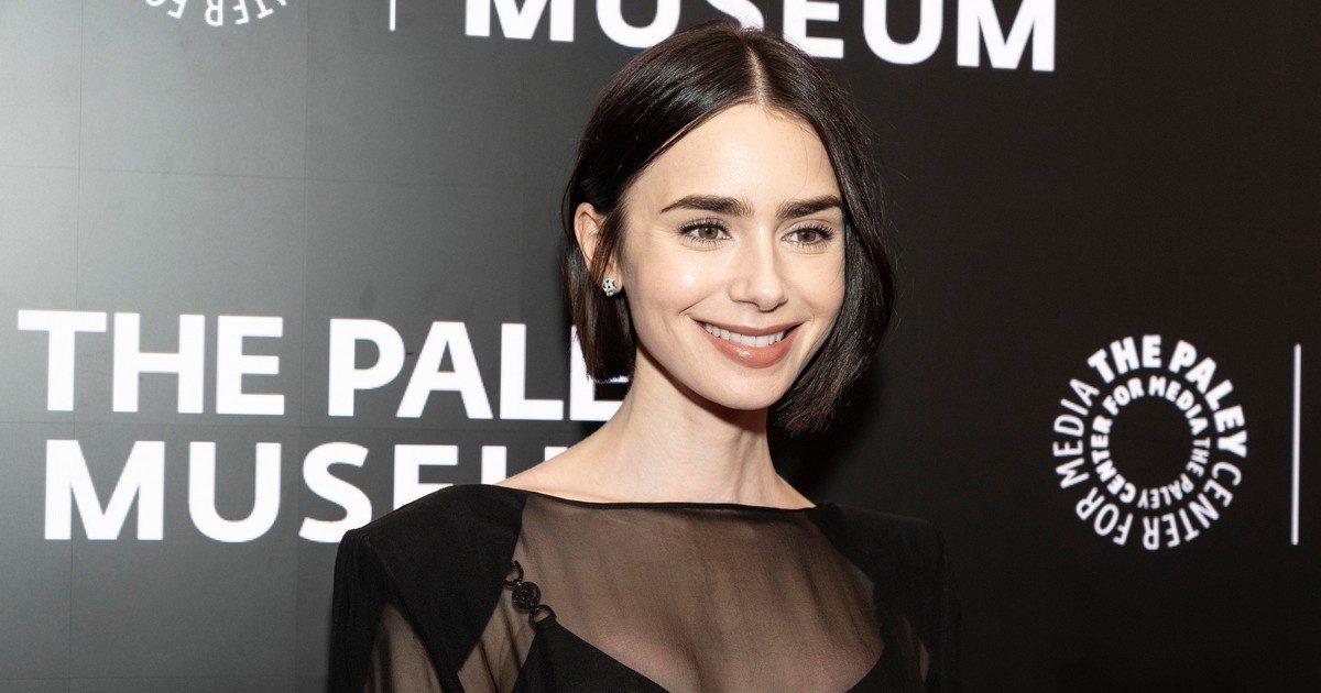 Lily Collins drasztikus stílusváltozása: szőke hajjal lepte meg rajongóit Párizsban