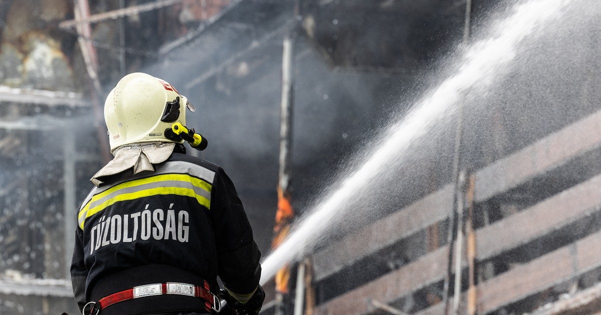 Tapolcai panelházban hatalmas gázrobbanás: Százak menekültek az otthonukból