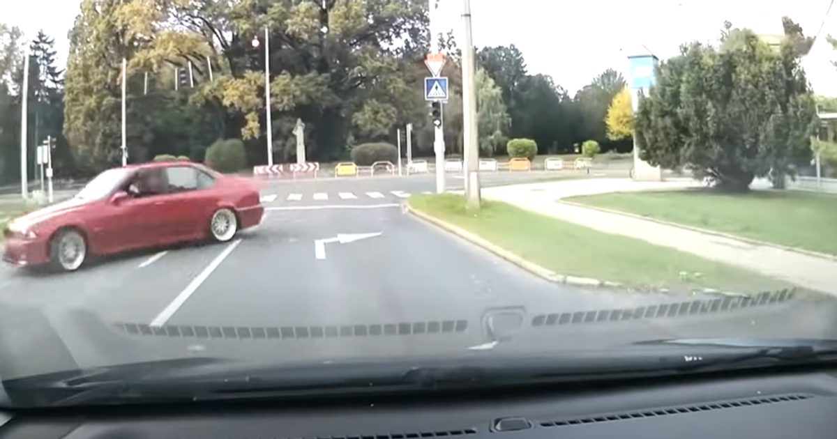 A BMW sofőrje elveszíti az uralmát: drámai videó a német prémiumautó kudarcáról