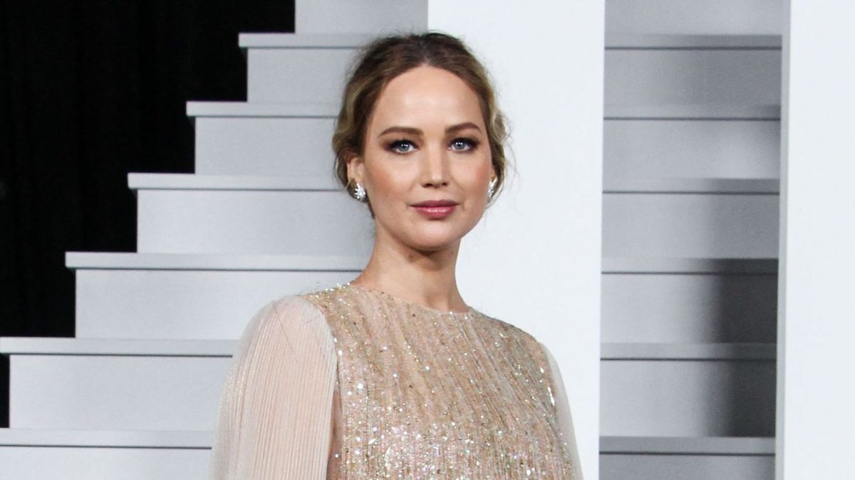 A terhességében ragyogó Jennifer Lawrence bemutatta magát a kamerák előtt - Videó