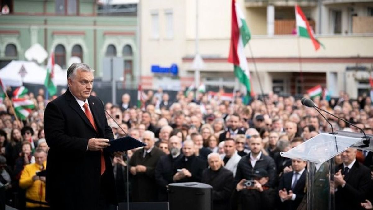 A tömeg zsúfolásig megtöltötte a teret Orbán Viktor beszédére