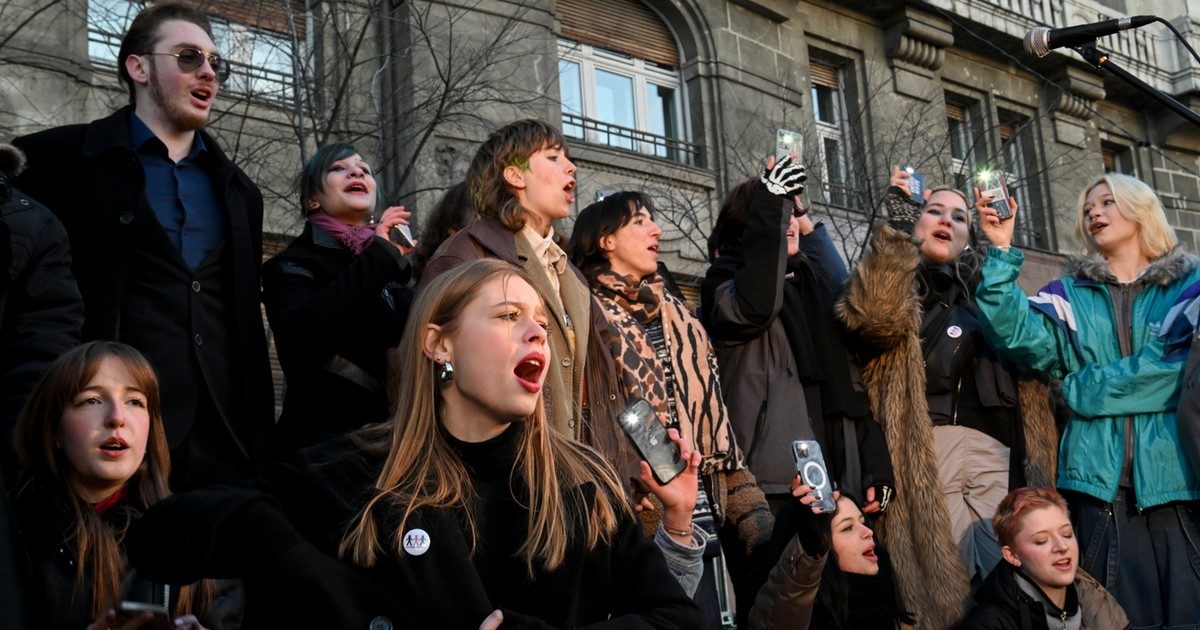 A diákok megjelenése a Fővárosi Közgyűlés vitájában: Kőkemény üzenet a pártoknak