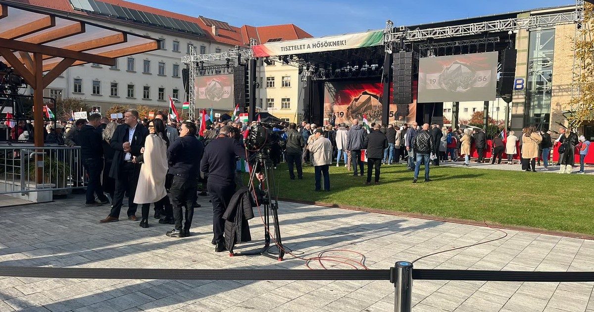 Orbán Viktor arcképével ellátott kokárda debütált a Millenárison